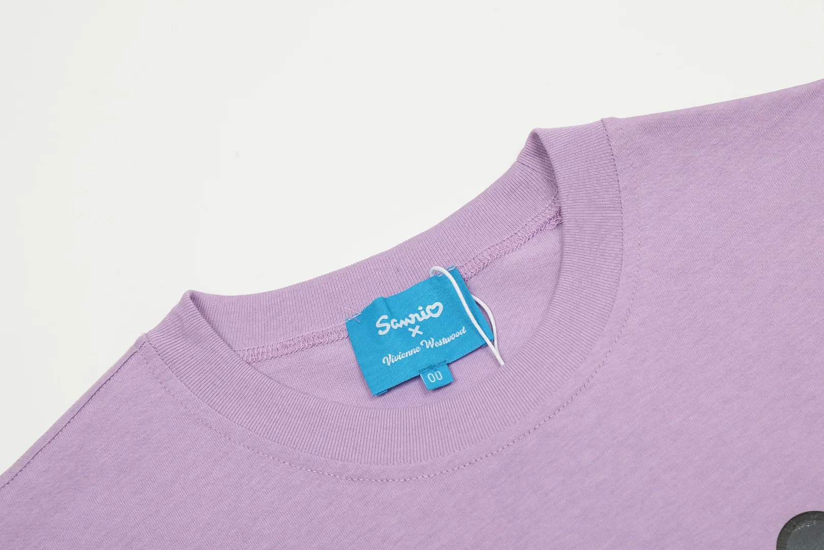 vivienne west wood Queen Mother Vivienne Sanrio co-branded Sanrio family series printed short-sleeves 2024 top hot models Needless to say, open the details directly YB mold opening Correct seam details Correct accessories in the entire series Every detail is completely restored Directly full White Melody Rose Kuromi Blue Cinnamon Dog Purple Crown Kurome Size: XS-L
